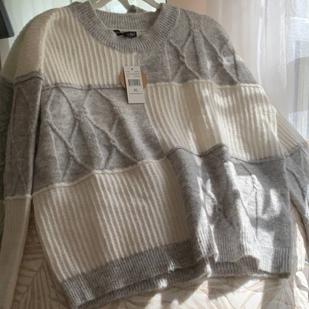Shadow & Sky Casual Pullover Sweater Gray and White Colorblock